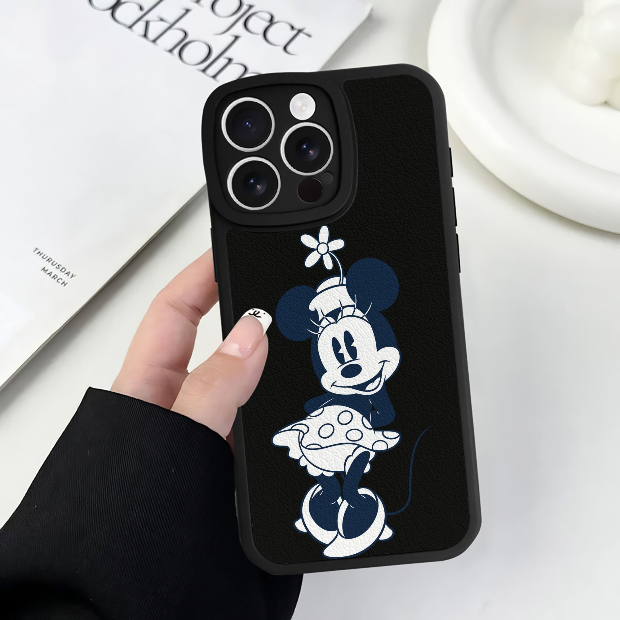 （画像用） ミッキーマウス Mickey Mouse 【iPhone 16シリーズ対応】シリコンスマホケース（レザー調） 材質：シリコン